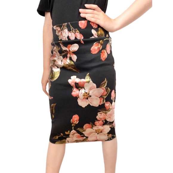 Metallic Floral Girl’s Pencil Skirt Size 12-14 - Picture 1 of 5